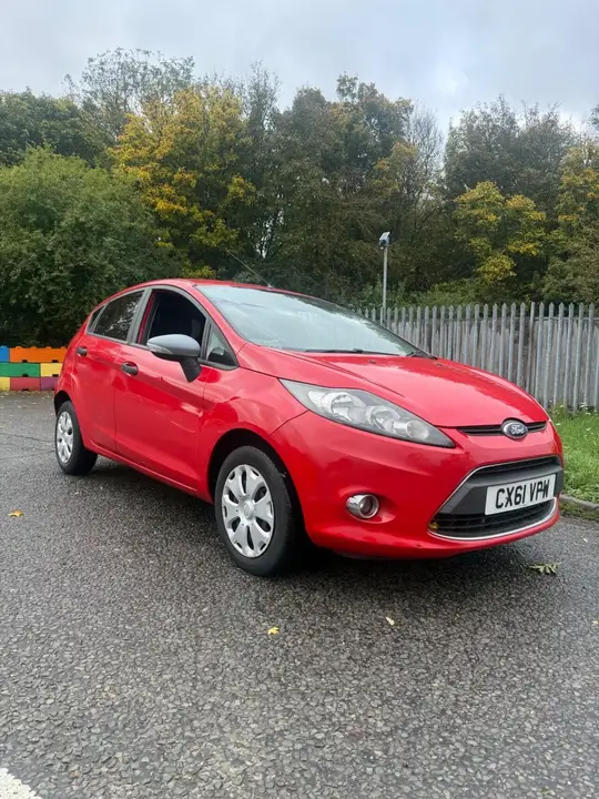Ford Fiesta 2011 photo 2