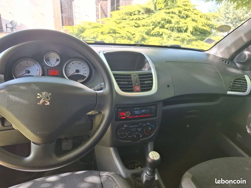 Peugeot 206 2011 photo 3