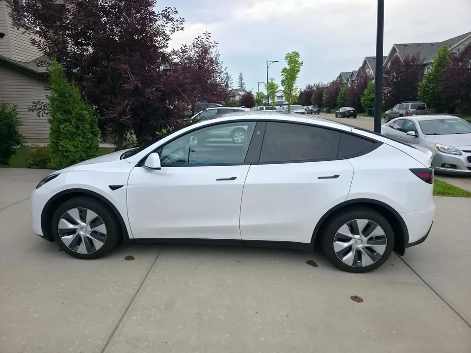 Tesla Model Y 2024 photo 2