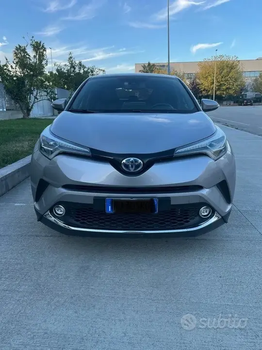 Toyota C-Hr 2017 photo 2