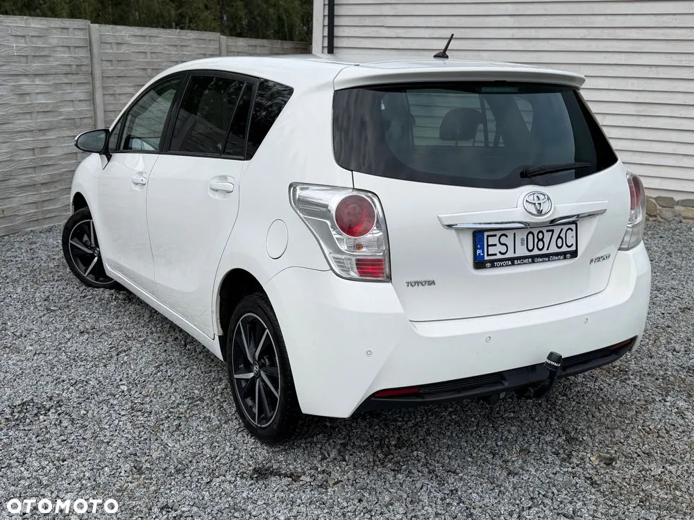 Toyota Verso 2016 photo 2