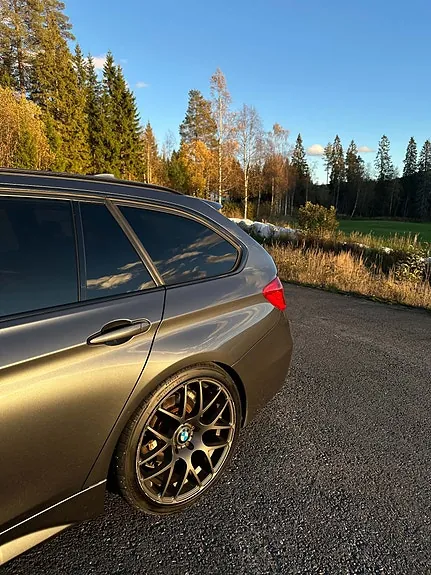 BMW 320D 2013 photo 2