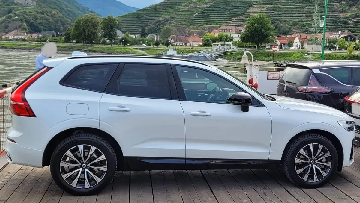 Volvo Xc60 2023 photo 3