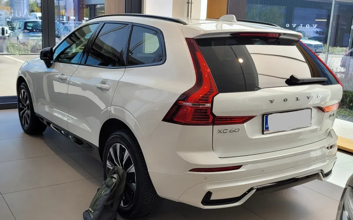 Volvo Xc60 2023 photo 2