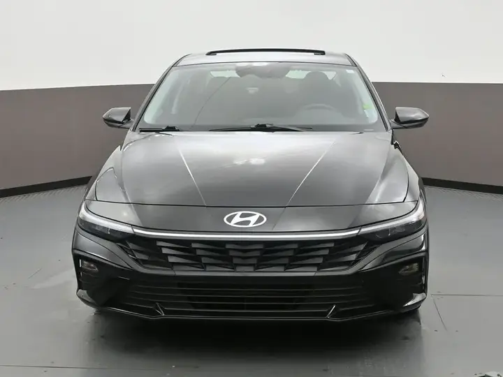 Hyundai Elantra 2025 photo 2