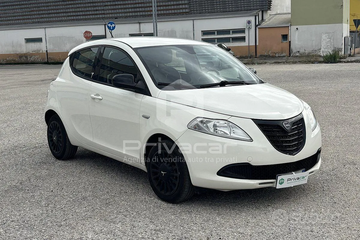 Lancia Ypsilon 2015 photo 3