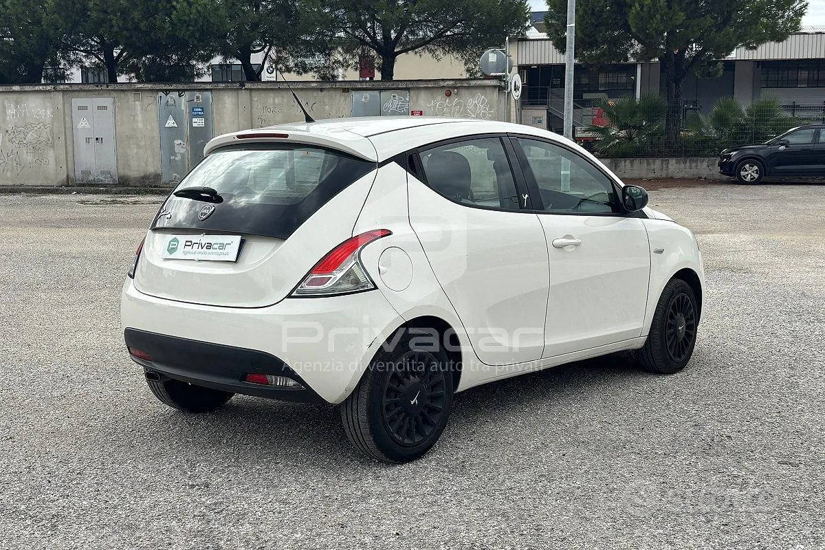 Lancia Ypsilon 2015 photo 5