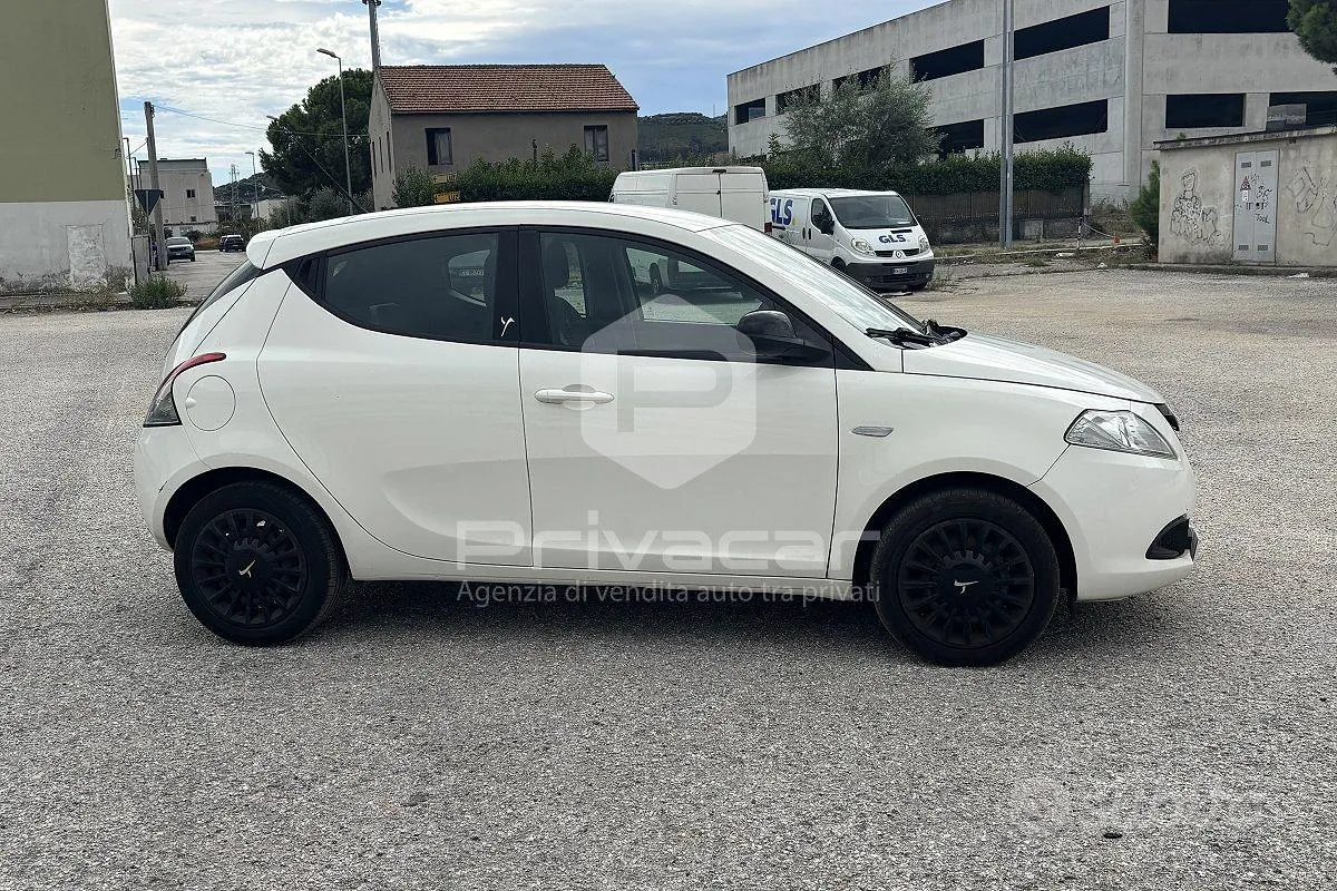 Lancia Ypsilon 2015 photo 4