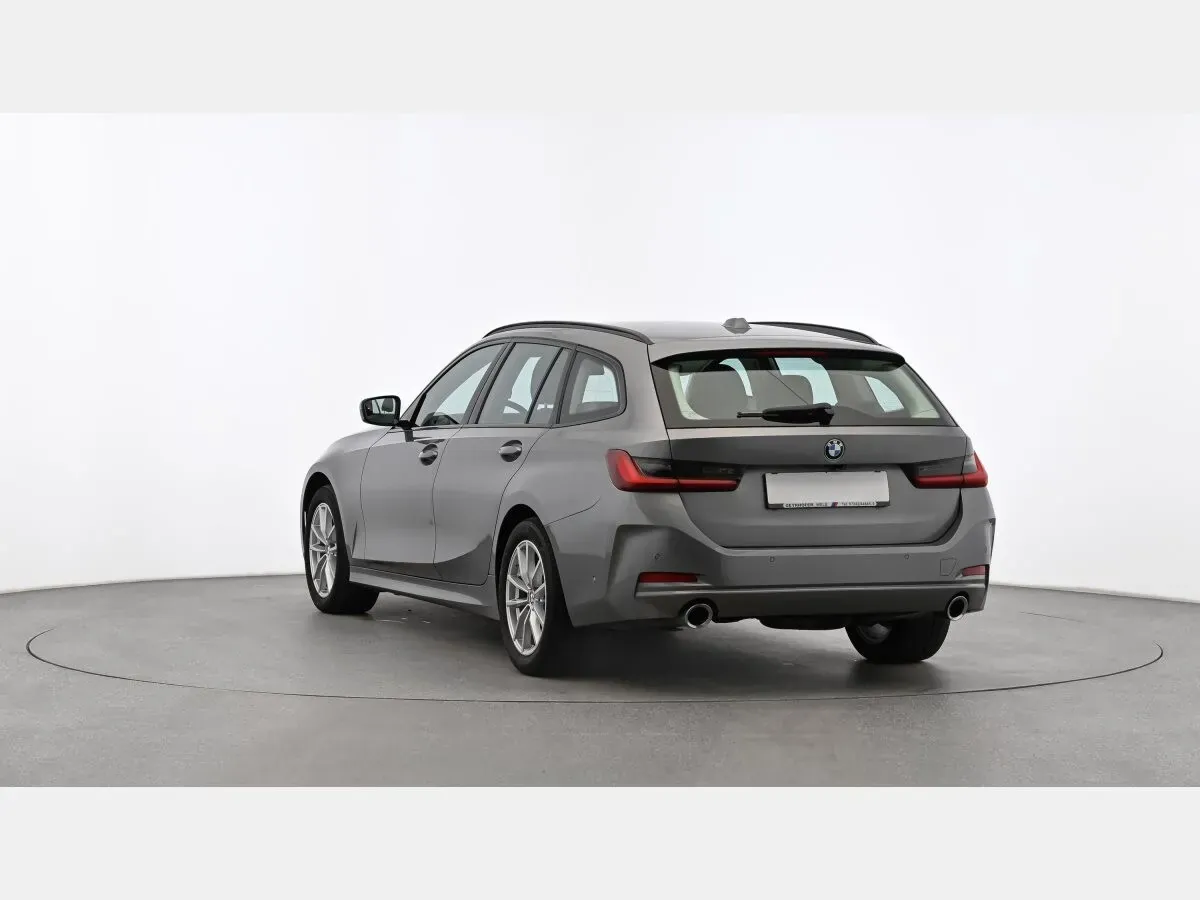 BMW 3 Series 2024 photo 3