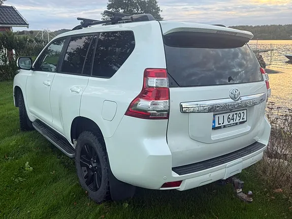 Toyota Land Cruiser 2016 photo 3