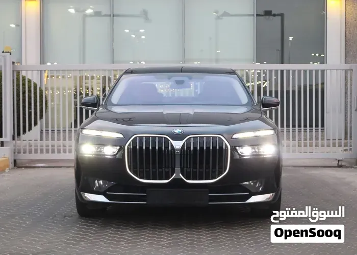 BMW 7 Series 2025 photo 2