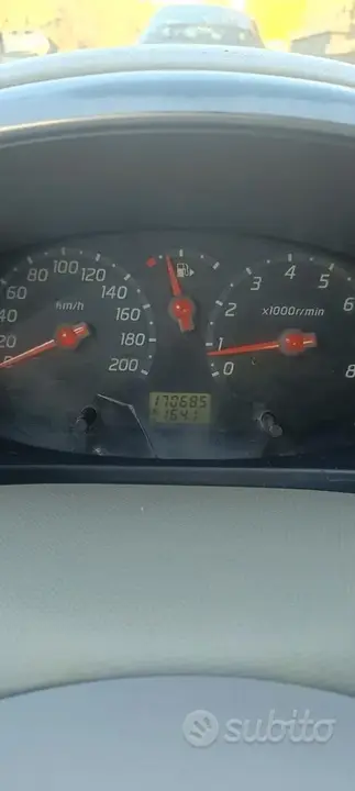 Nissan Micra 2003 photo 4