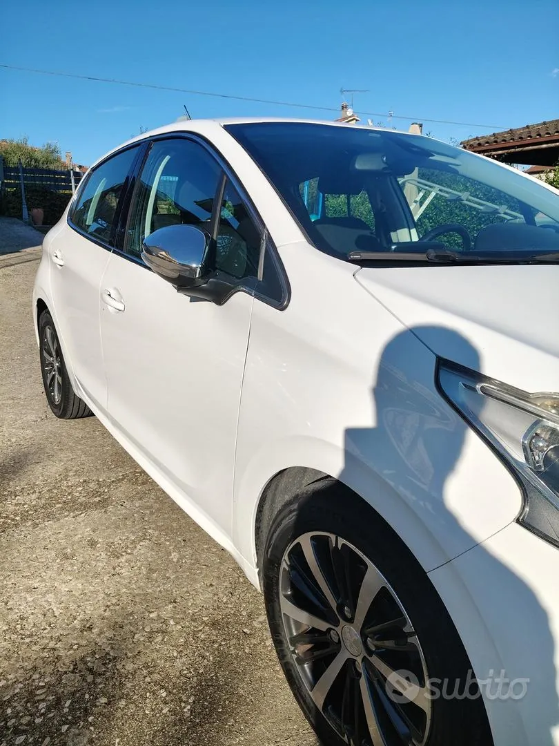 Peugeot 208 2016 photo 5