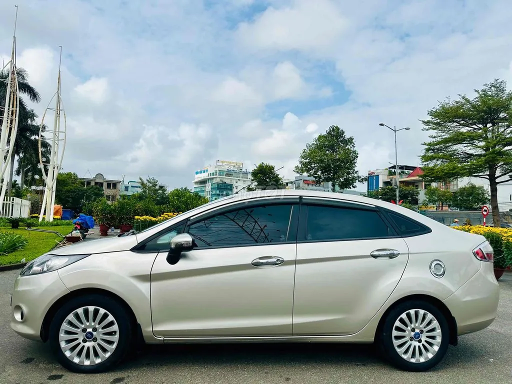 Ford Fiesta 2012 photo 4