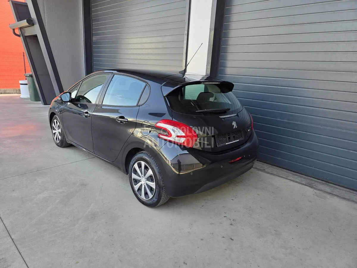 Peugeot 208 2013 photo 3
