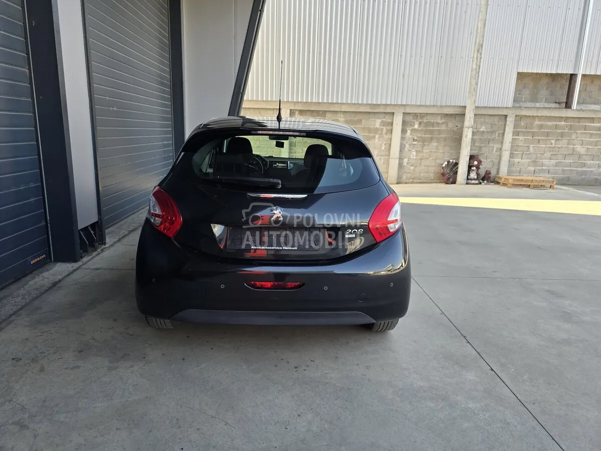 Peugeot 208 2013 photo 4