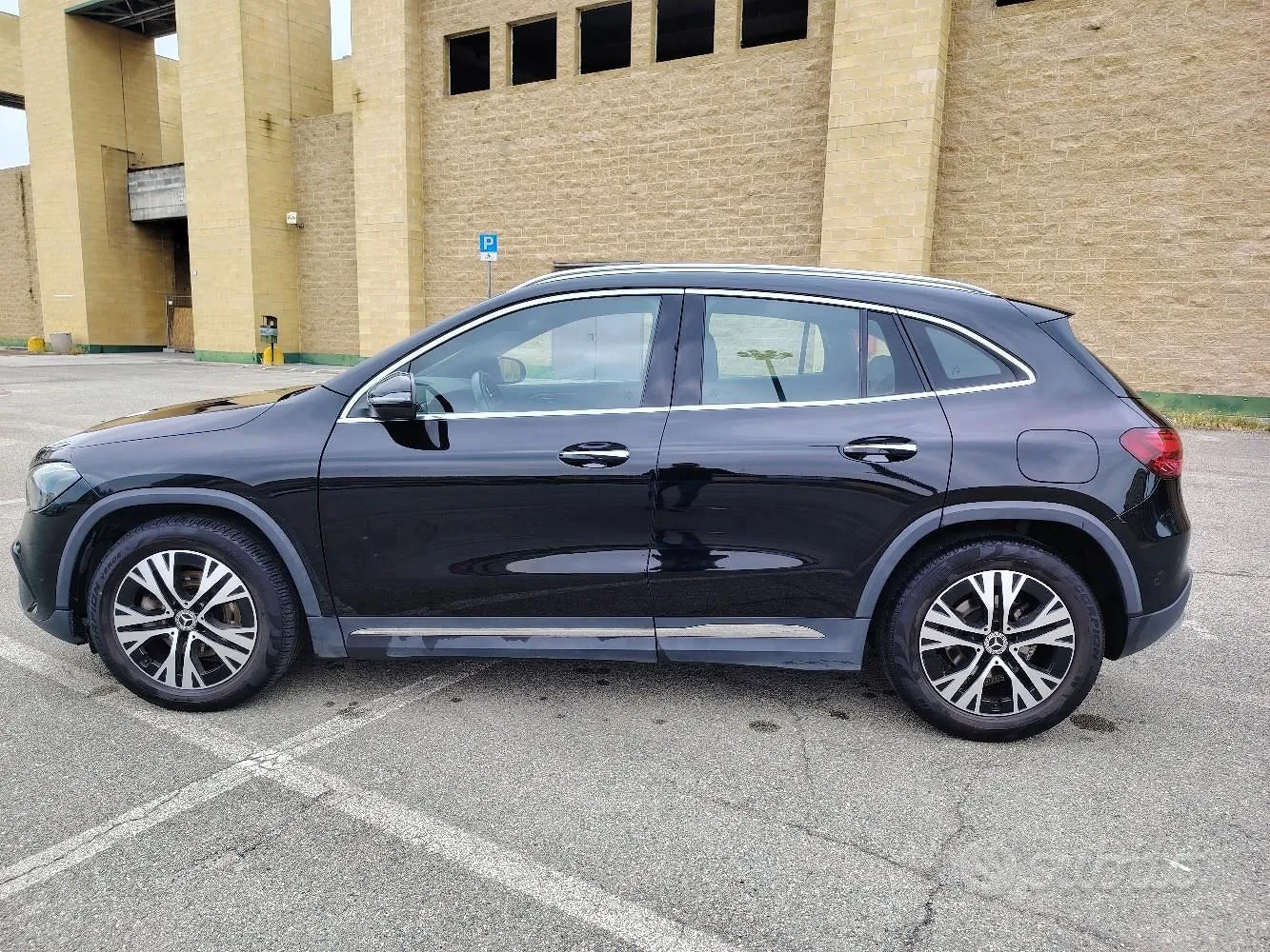 Mercedes-Benz Gla 2023 photo 2