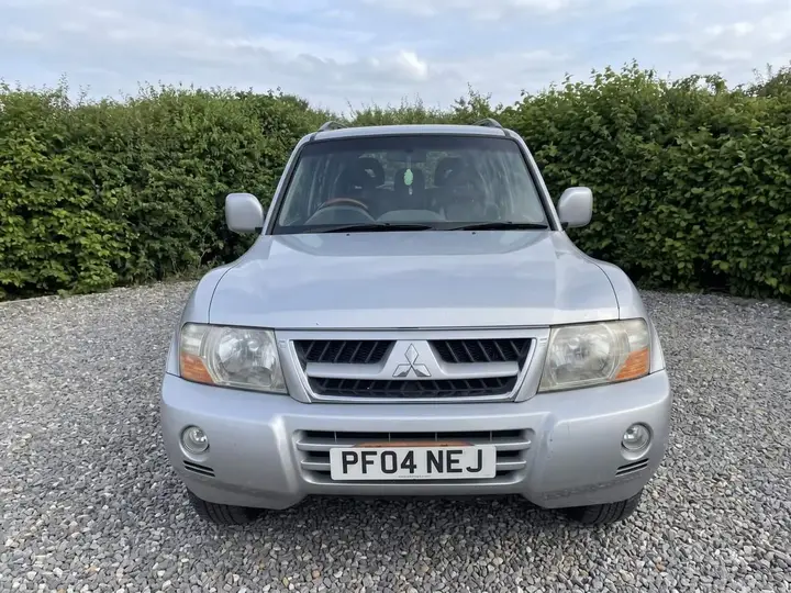 Mitsubishi Shogun 2004 photo 2
