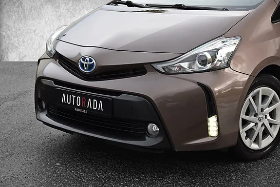Toyota Prius 2015 photo 2