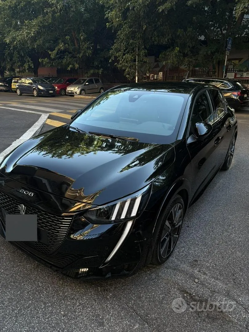 Peugeot 208 2022 photo 2