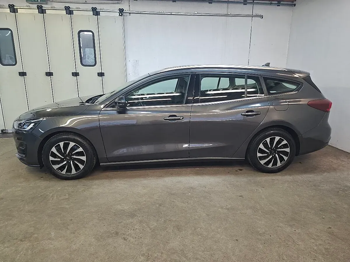 Ford Focus 2022 photo 2