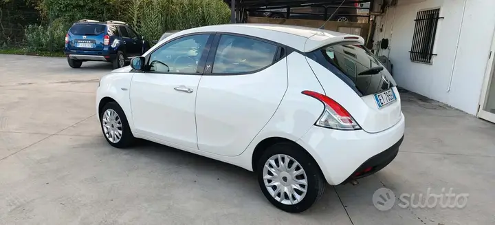 Lancia Ypsilon 2015 photo 3