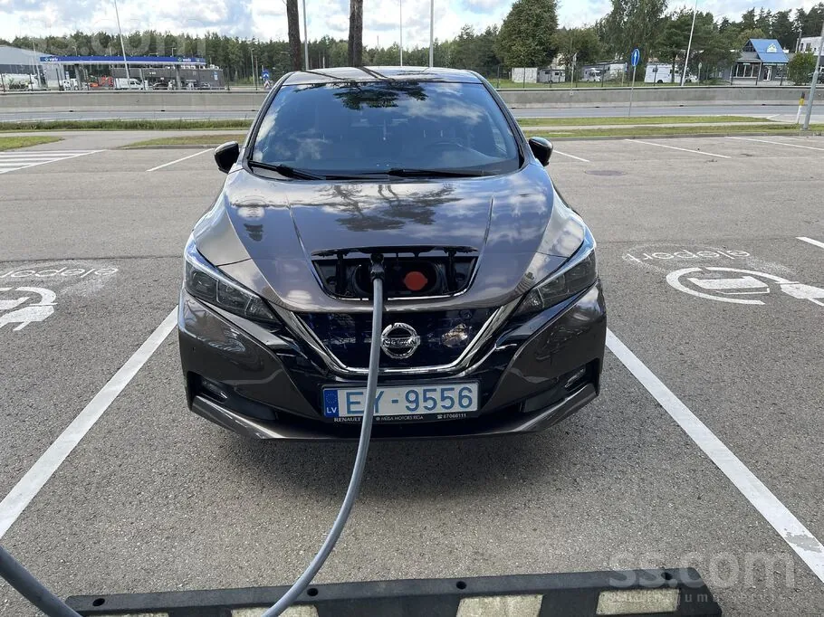 Nissan Leaf 2018 photo 2