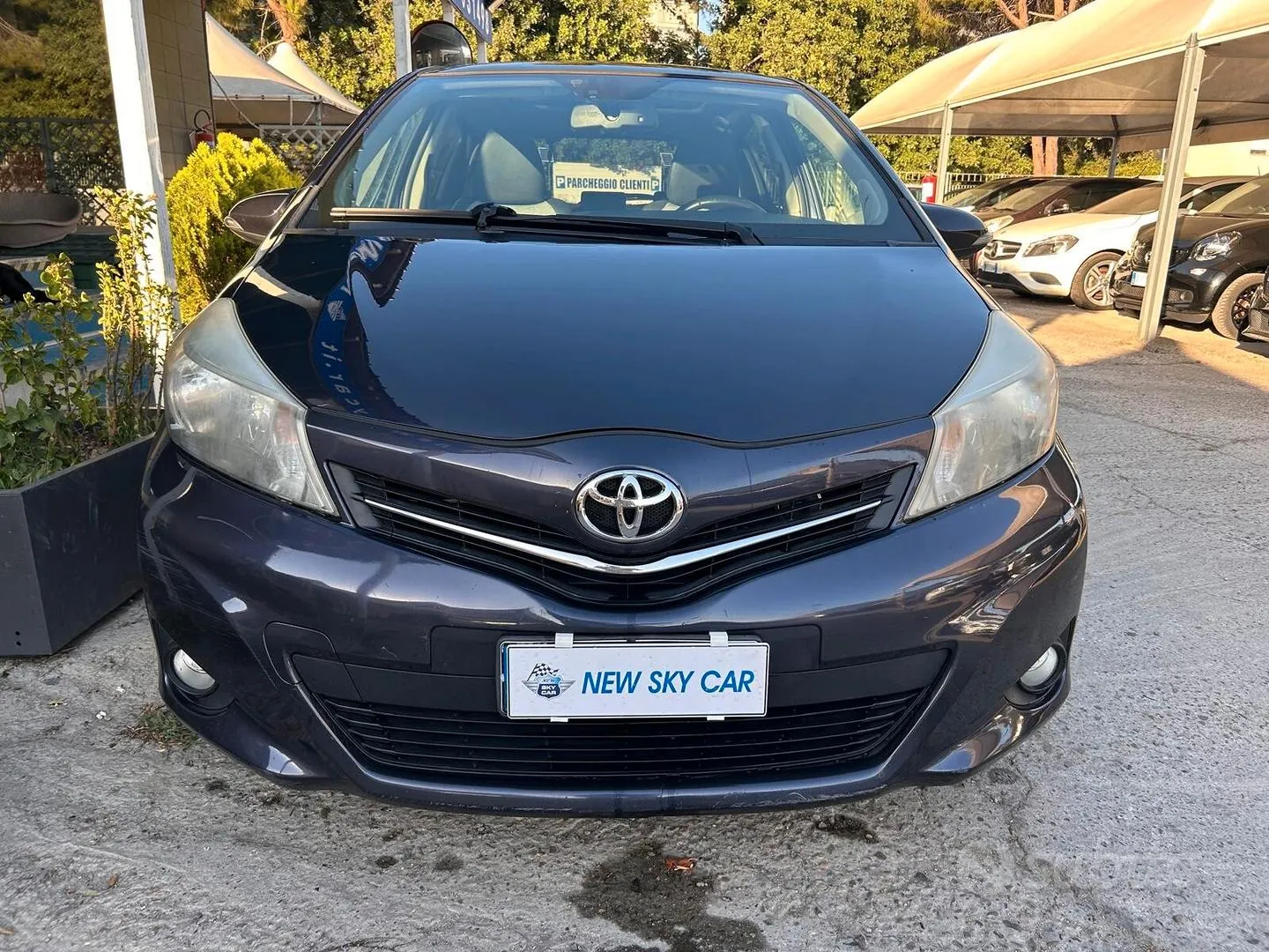 Toyota Yaris 2011 photo 2