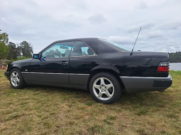 Mercedes-Benz 300 Ce 1990 photo 2
