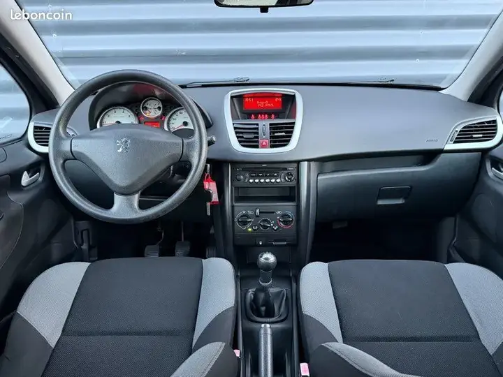 Peugeot 207 2009 photo 5
