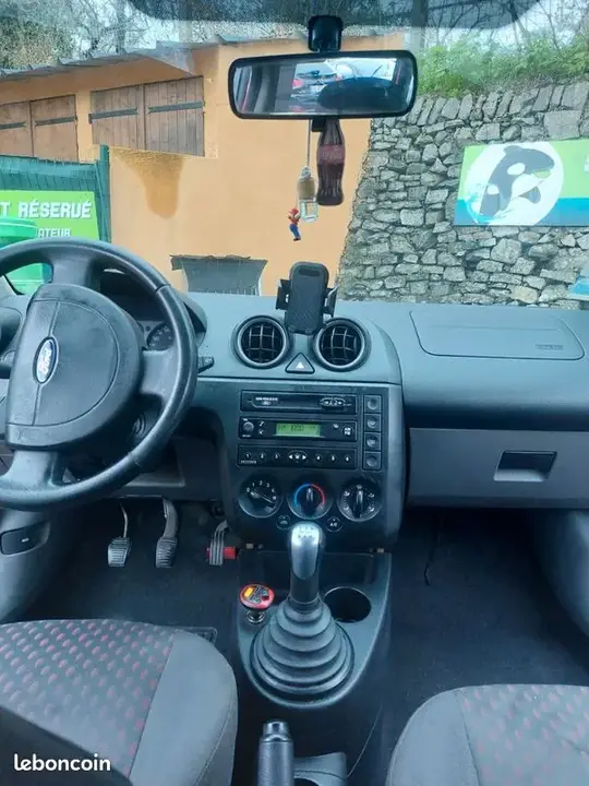Ford Fiesta 2002 photo 2