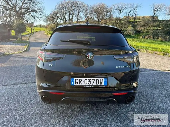 Alfa Romeo Stelvio 2023 photo 4
