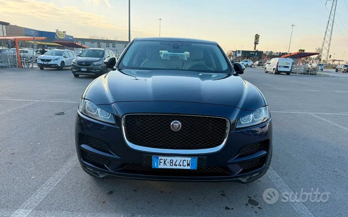 Jaguar F-Pace 2017 photo 2