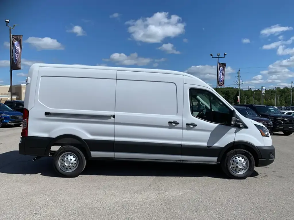 Ford Transit Cargo Van 2026 photo 4