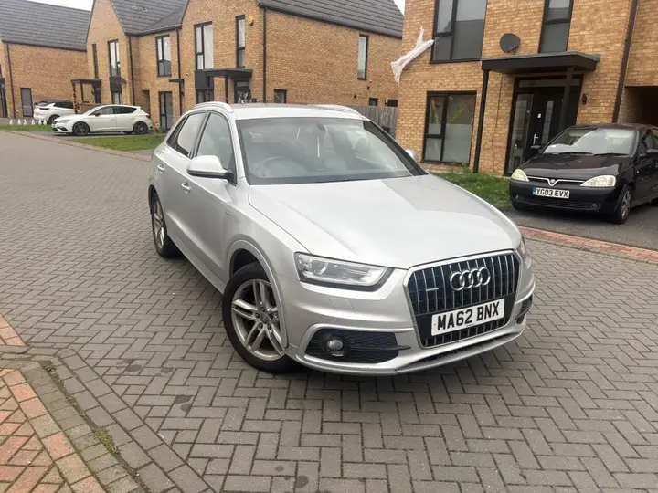 Audi Q3 2012 photo 2