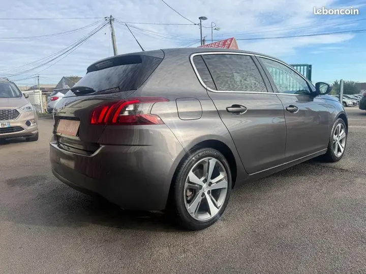 Peugeot 308 2018 photo 2