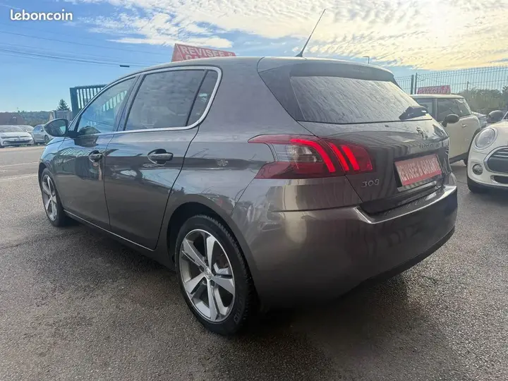Peugeot 308 2018 photo 3