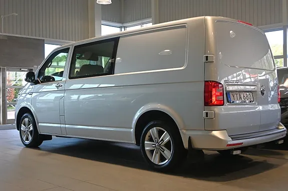 Volkswagen Transporter 2018 photo 3