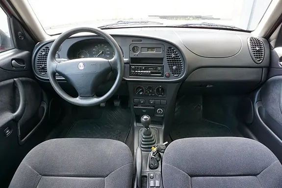 Saab 900 1997 photo 2