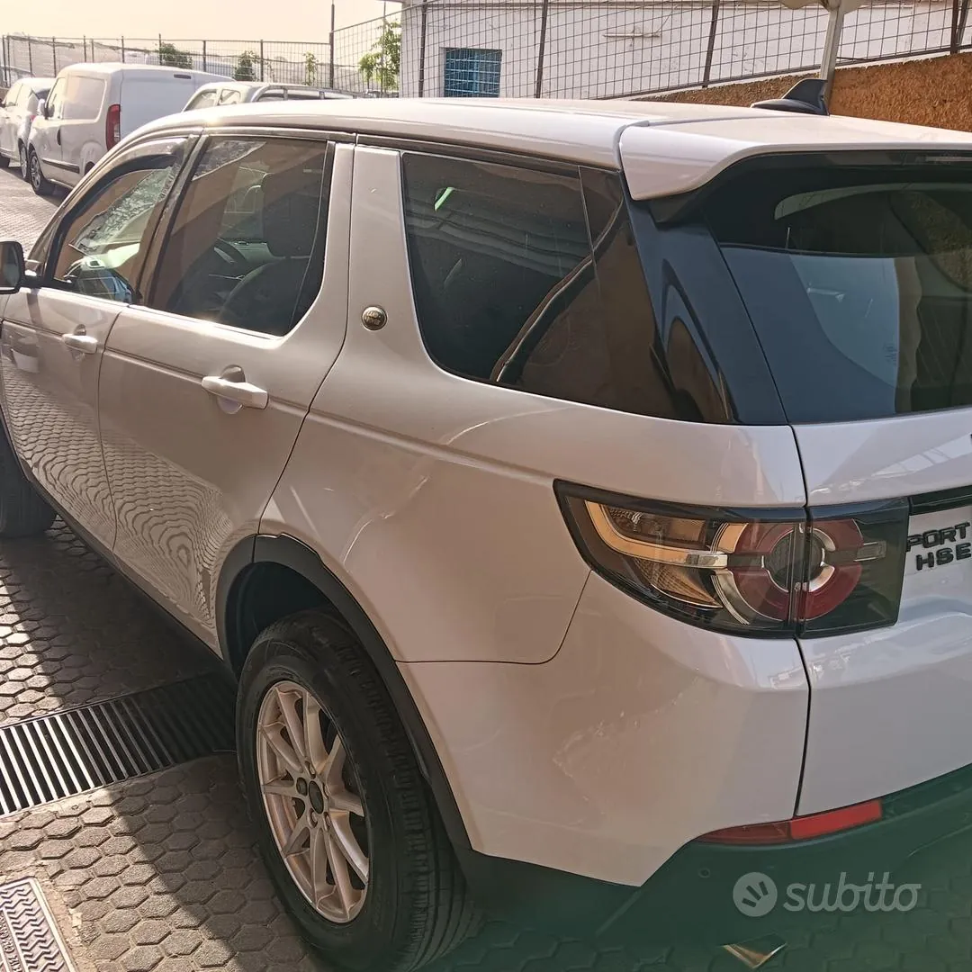 Land Rover Discovery Sport 2016 photo 3