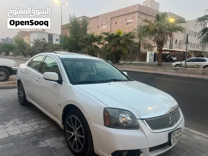 Mitsubishi Galant 2011 photo 3