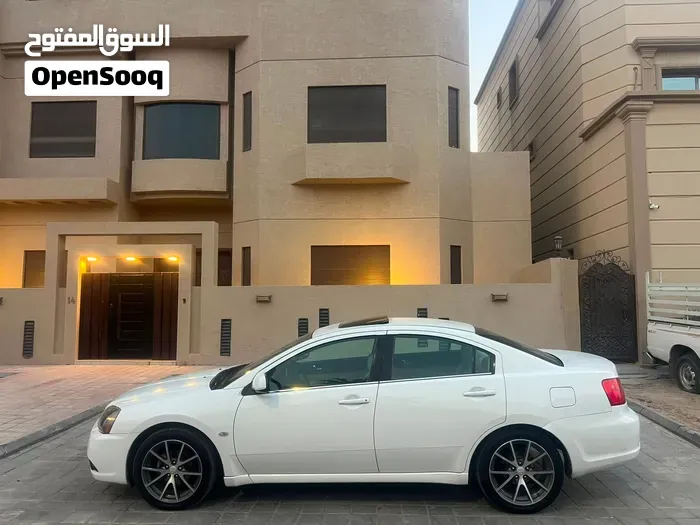 Mitsubishi Galant 2011 photo 4