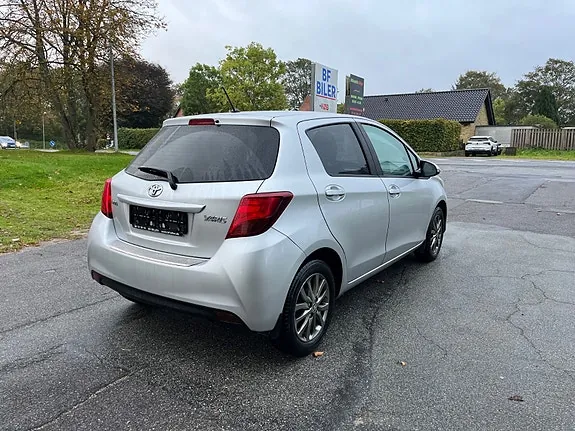Toyota Yaris 2016 photo 4