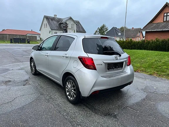 Toyota Yaris 2016 photo 5