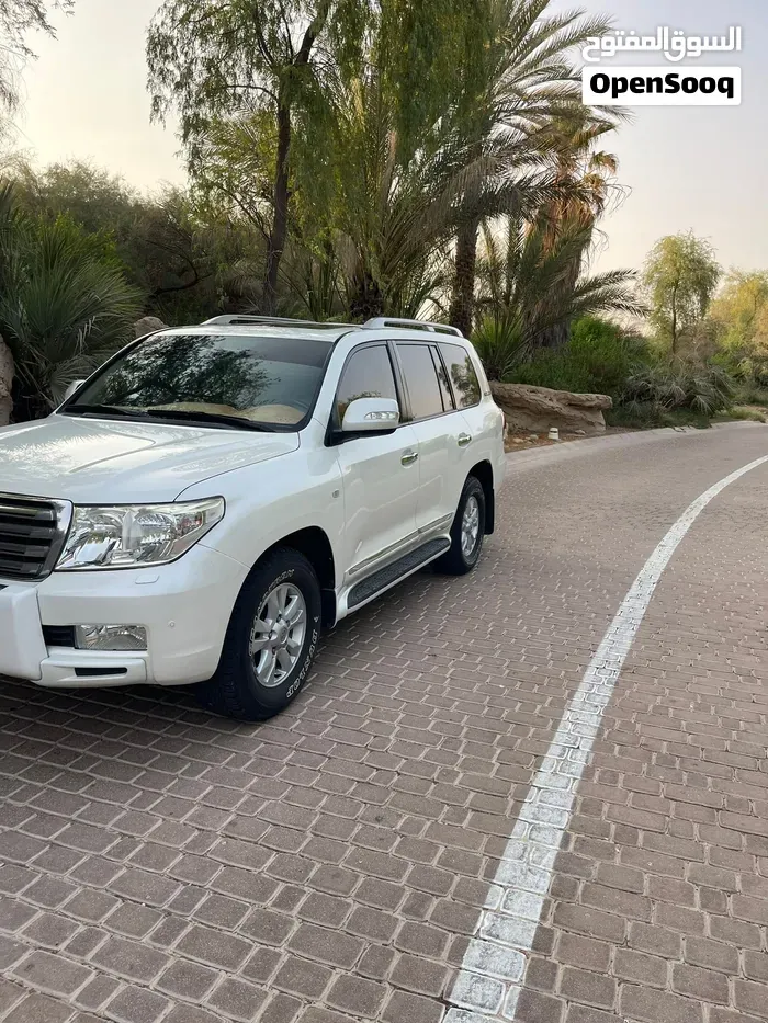 Toyota Land Cruiser 2011 photo 2
