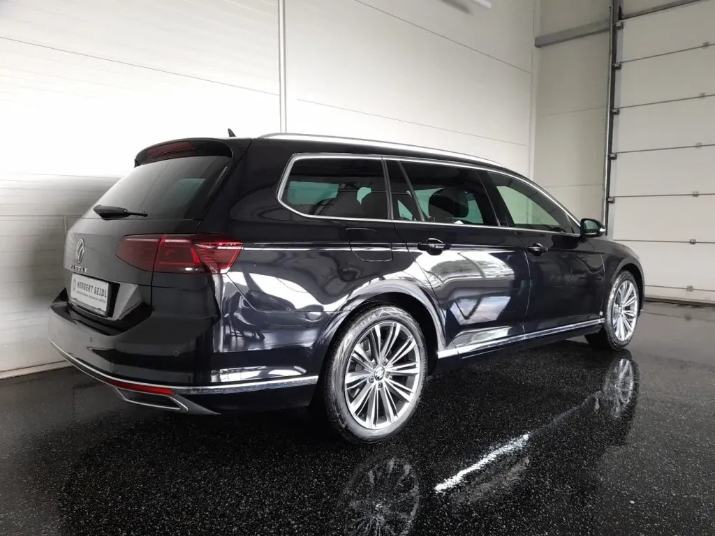 Volkswagen Passat 2023 photo 2