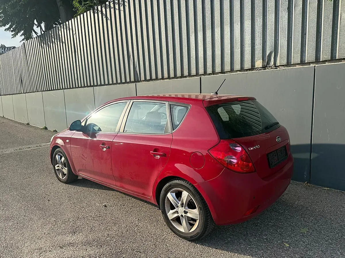 Kia Ceed 2007 photo 3