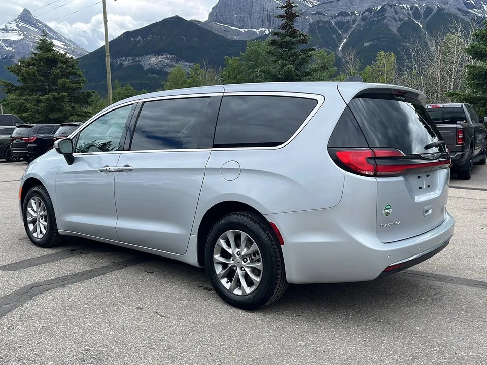 Chrysler Pacifica 2023 photo 5