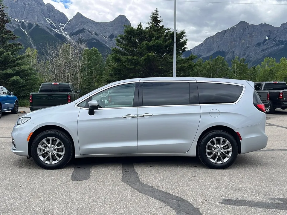 Chrysler Pacifica 2023 photo 4