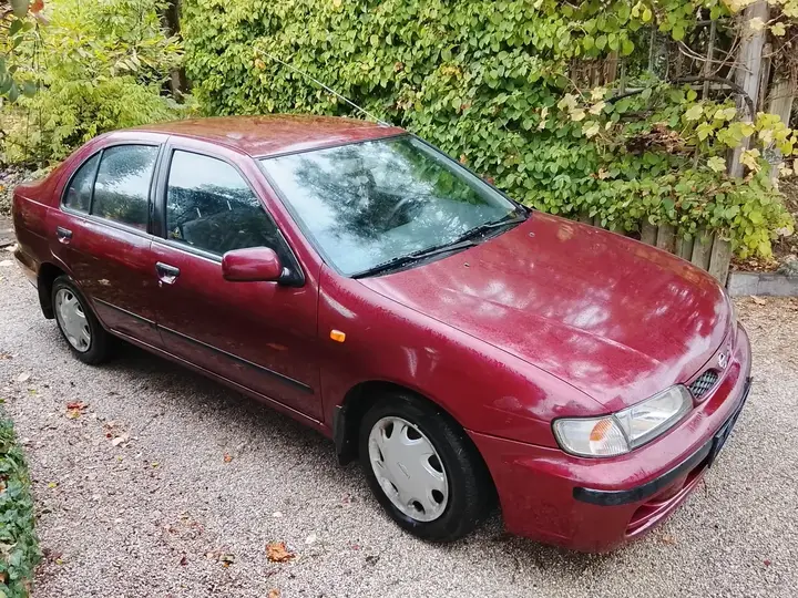 Nissan Almera 2000 photo 2